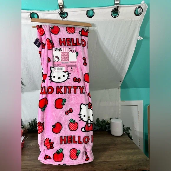 Hello Kitty 🍎 Throw blanket - Picture 1 of 3